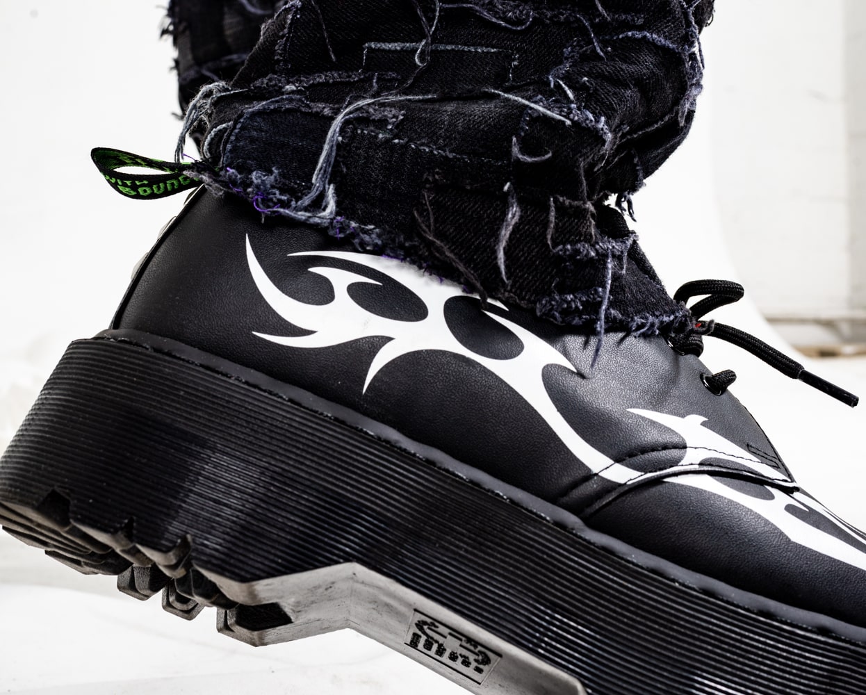 【希少】 ドクターマーチン Pleasures 25cm 1461 TRIBAL Pleasures x Dr. Martens 1461 Teeth & 1461 Tribal Retro Sole