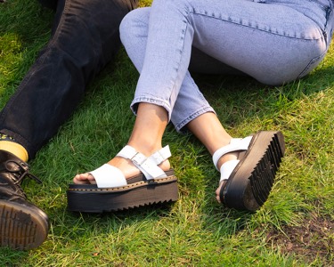 Desktop_Banner_Voss_Platform_Sandal.jpg