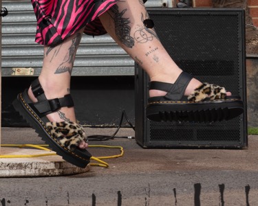 Desktop_Banner_Voss_Fluffy_Sandal.jpg