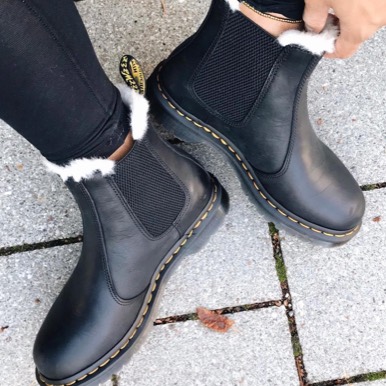 FUR-LINED BLACK CHELSEA BOOTS