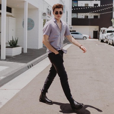 MAN WEARING BLACK CHELSEA BOOTS WITH SKINNY JEANS