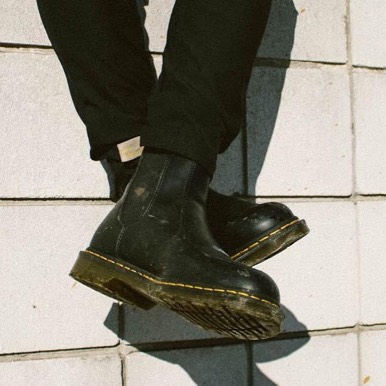 DR MARTENS BLACK 2976 CHELSEA BOOTS